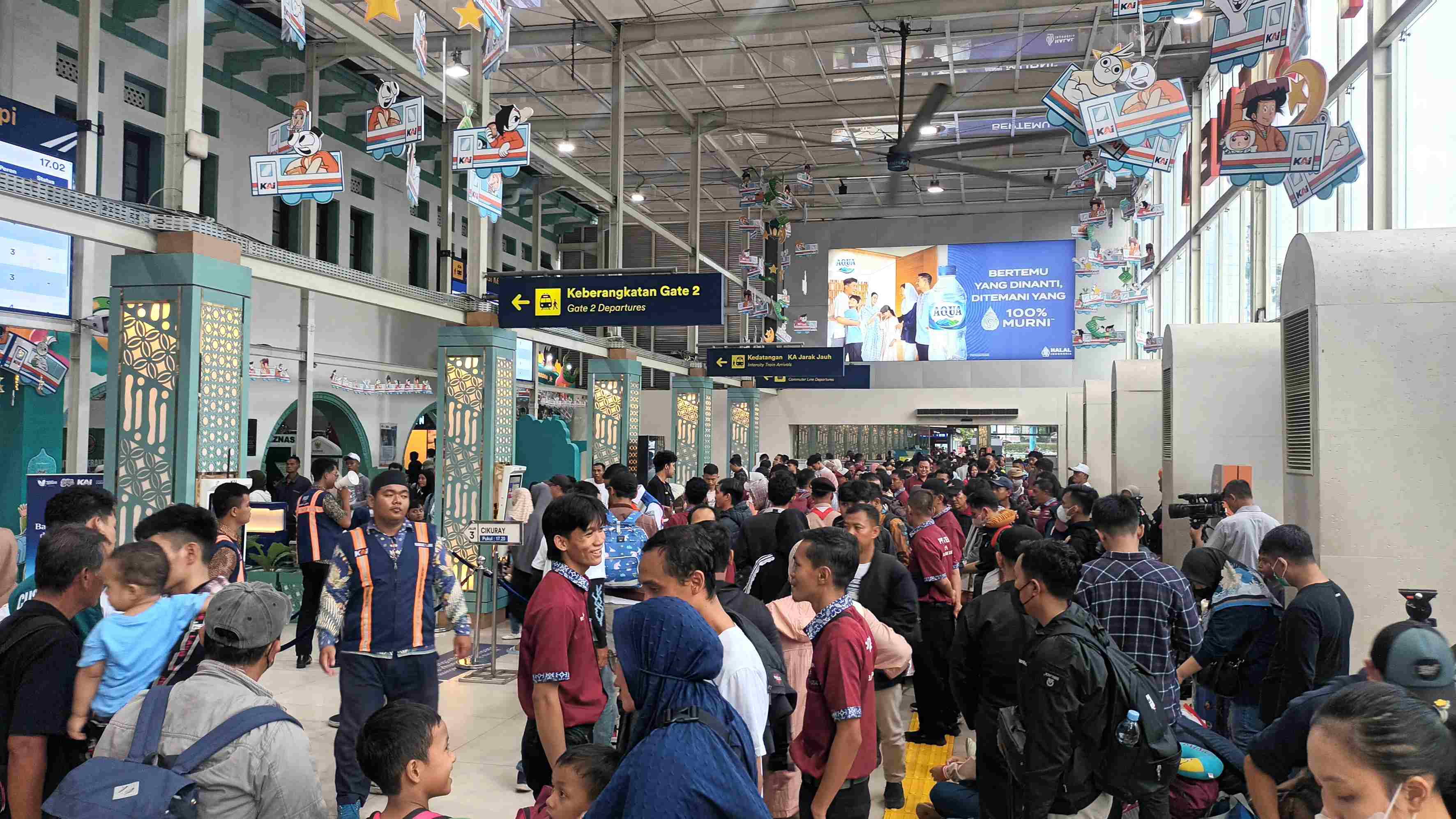 Puncak Arus Mudik: 48.394 Tiket Kereta Terjual di Stasiun Gambir dan Pasar Senen