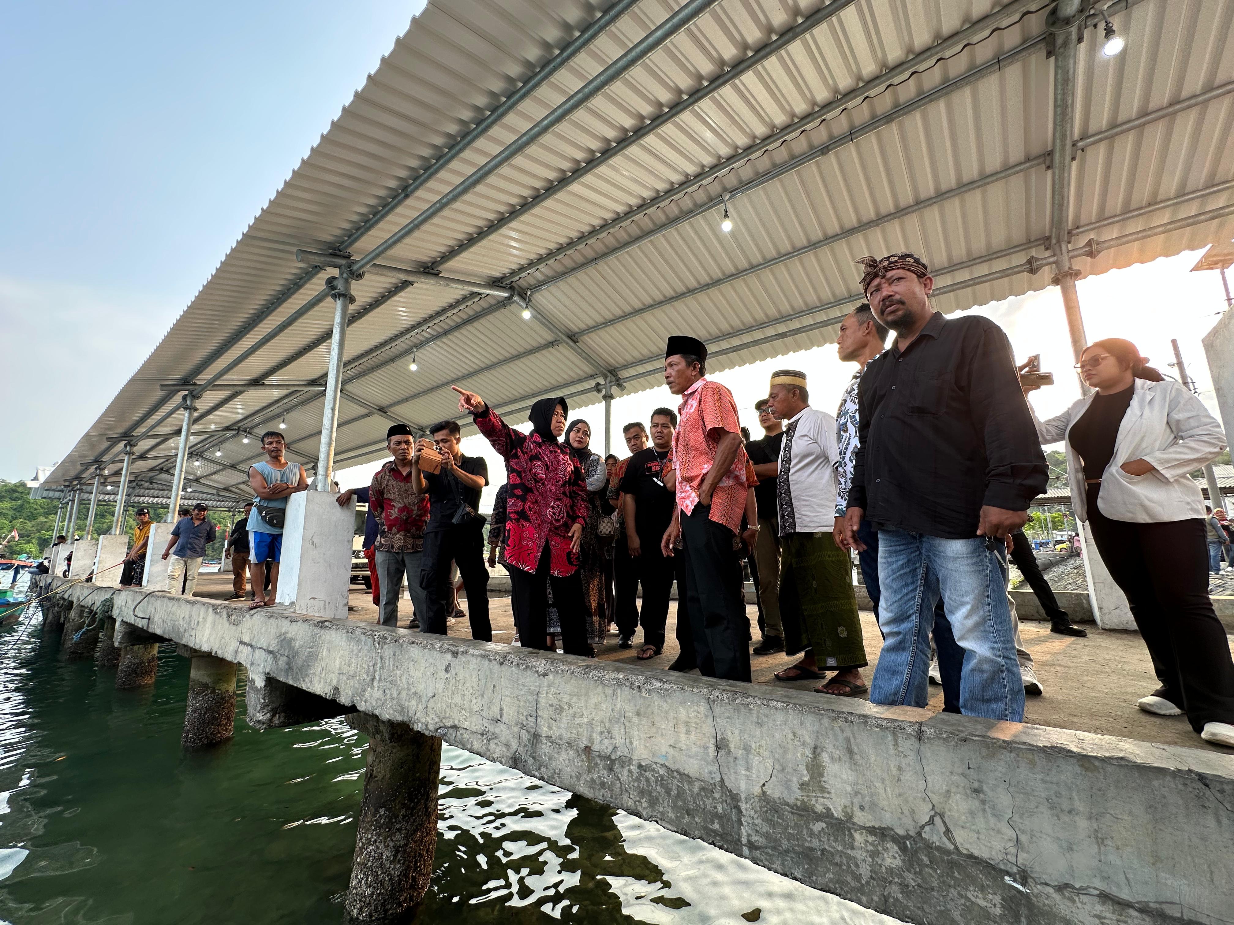 Siap Latih Nelayan Jawa Timur Olah Ikan Pascapanen, Risma: Nggak Usah Nunggu Saya Jadi Gubernur!