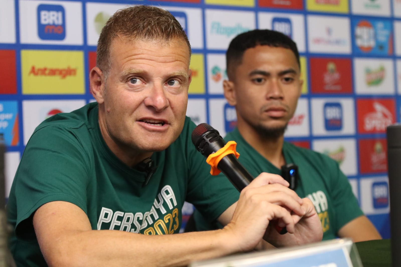 Josep Gombau Apresiasi Pasukan Bonek: Dukungan yang Diberikan Membakar Semangat Pemain, Terima Kasih!