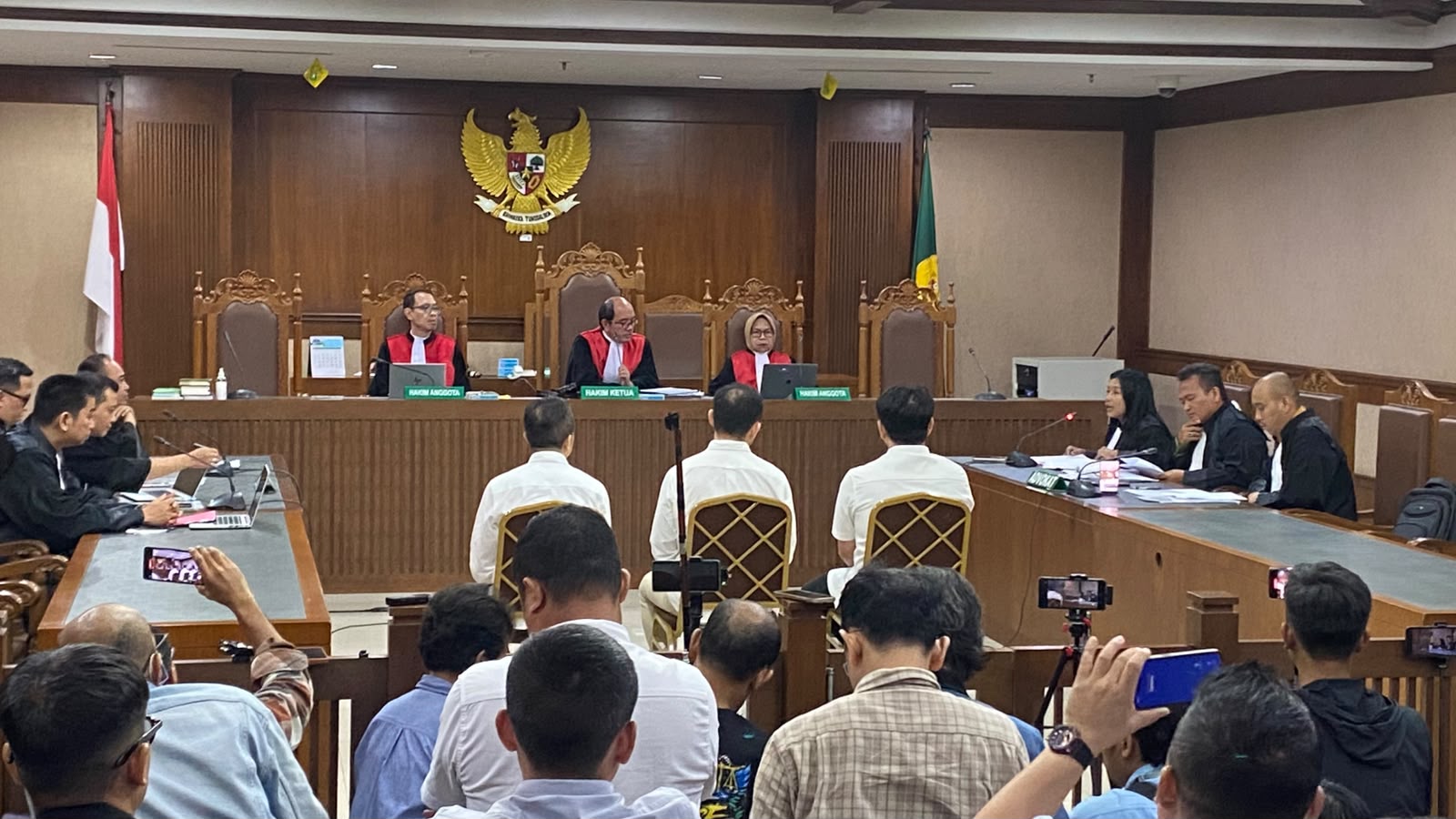 Belajar dari Blue Ray hingga First Travel, IAW Soroti Nasib Korporasi Pasca Terseret Kasus Korupsi