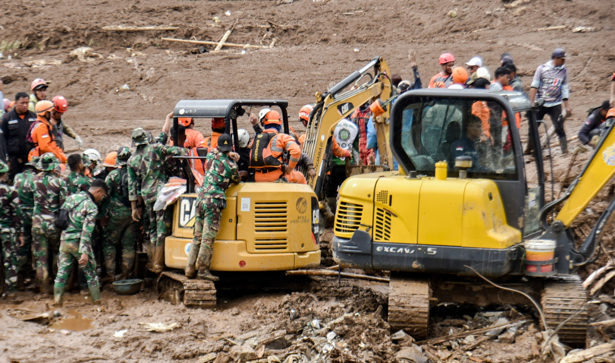 14 Korban Longsor Pasirlangu Dievakuasi Tim SAR, Medan Terjal dan Material Labil