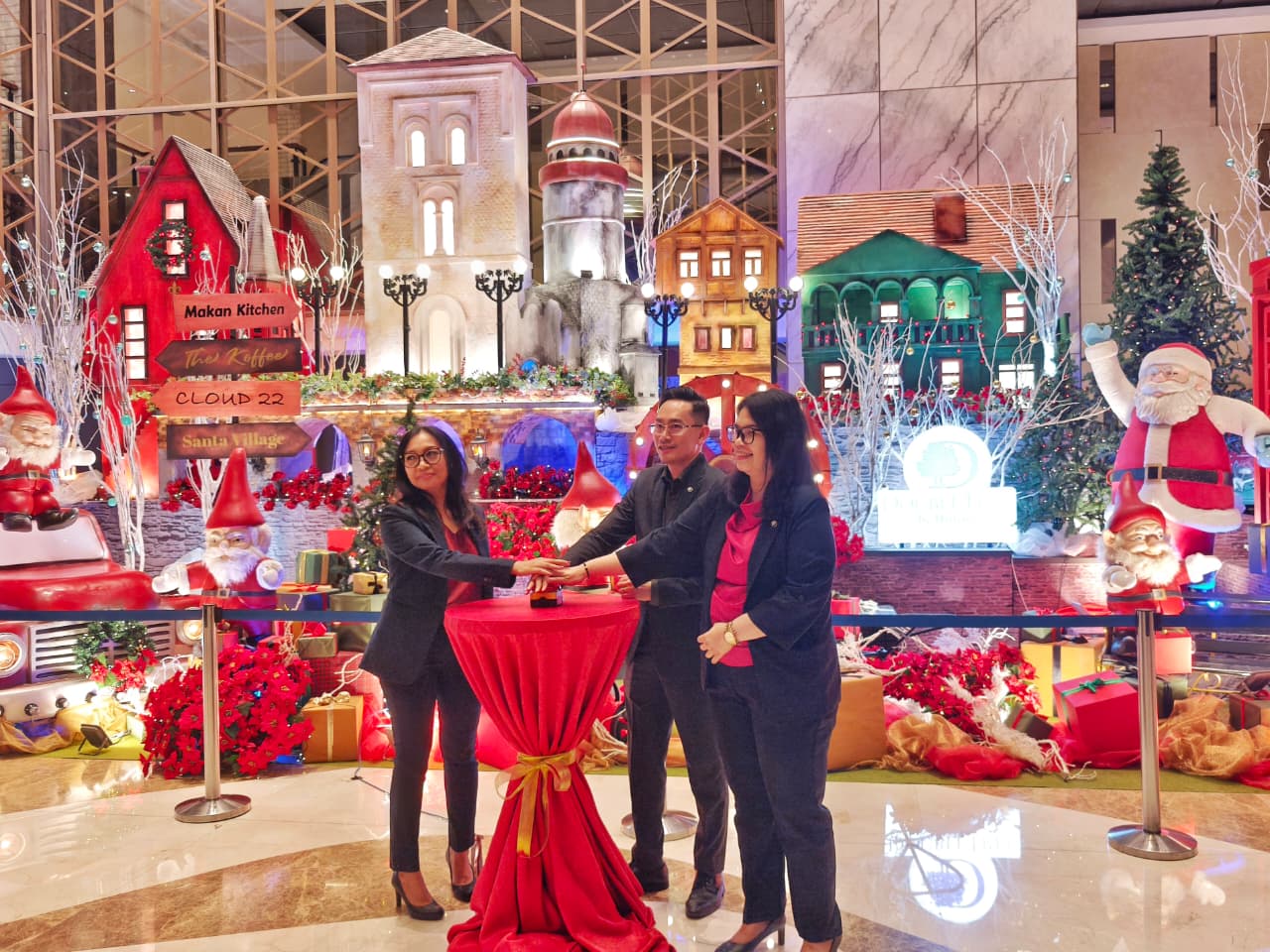 Christmast Tree Lighting Ceremony di DoubleTree Hotel, Diramaikan Paduan Suara Naposo HKBP