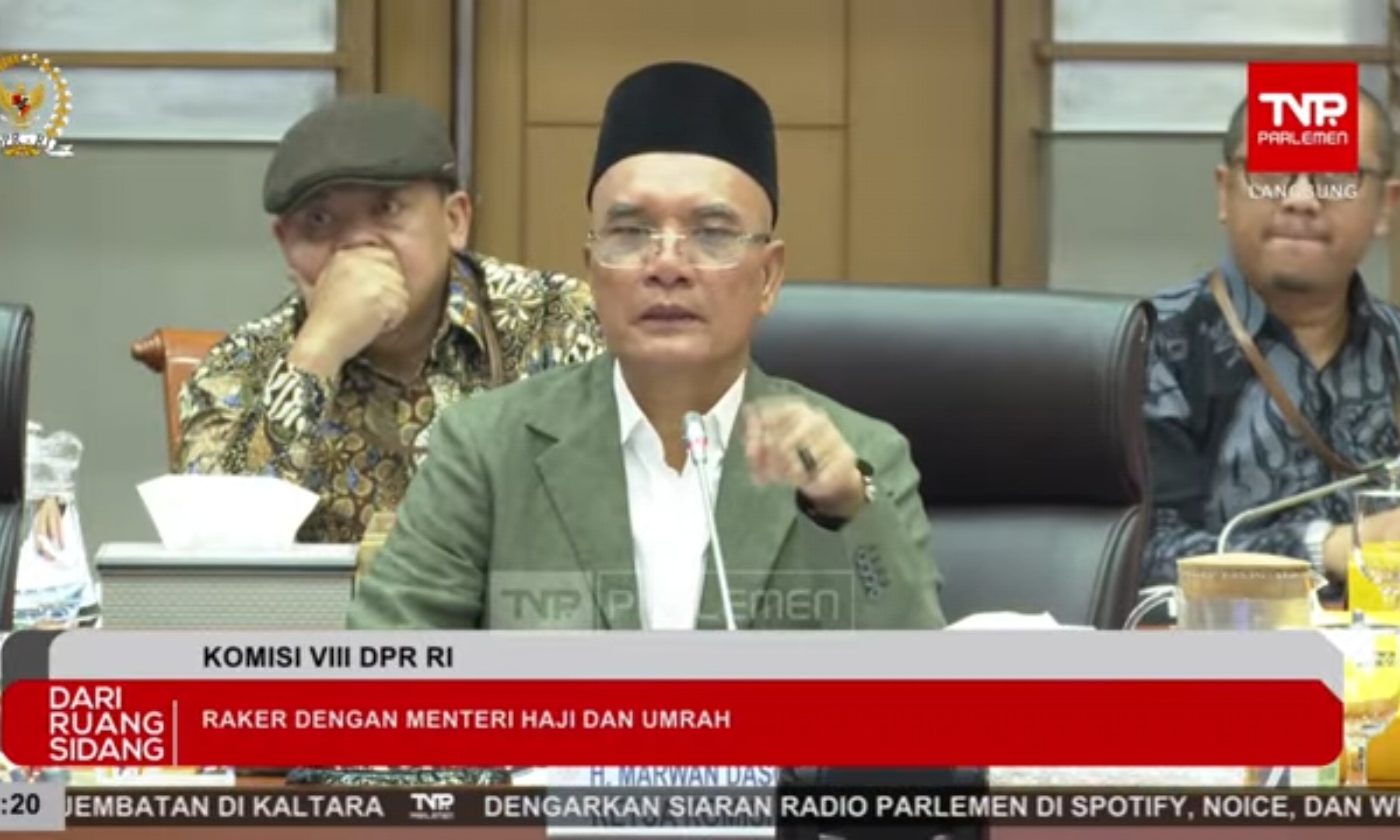 DPR Soroti Penampilan Pramugari di Pesawat Haji: Roknya Tinggi-Tinggi!