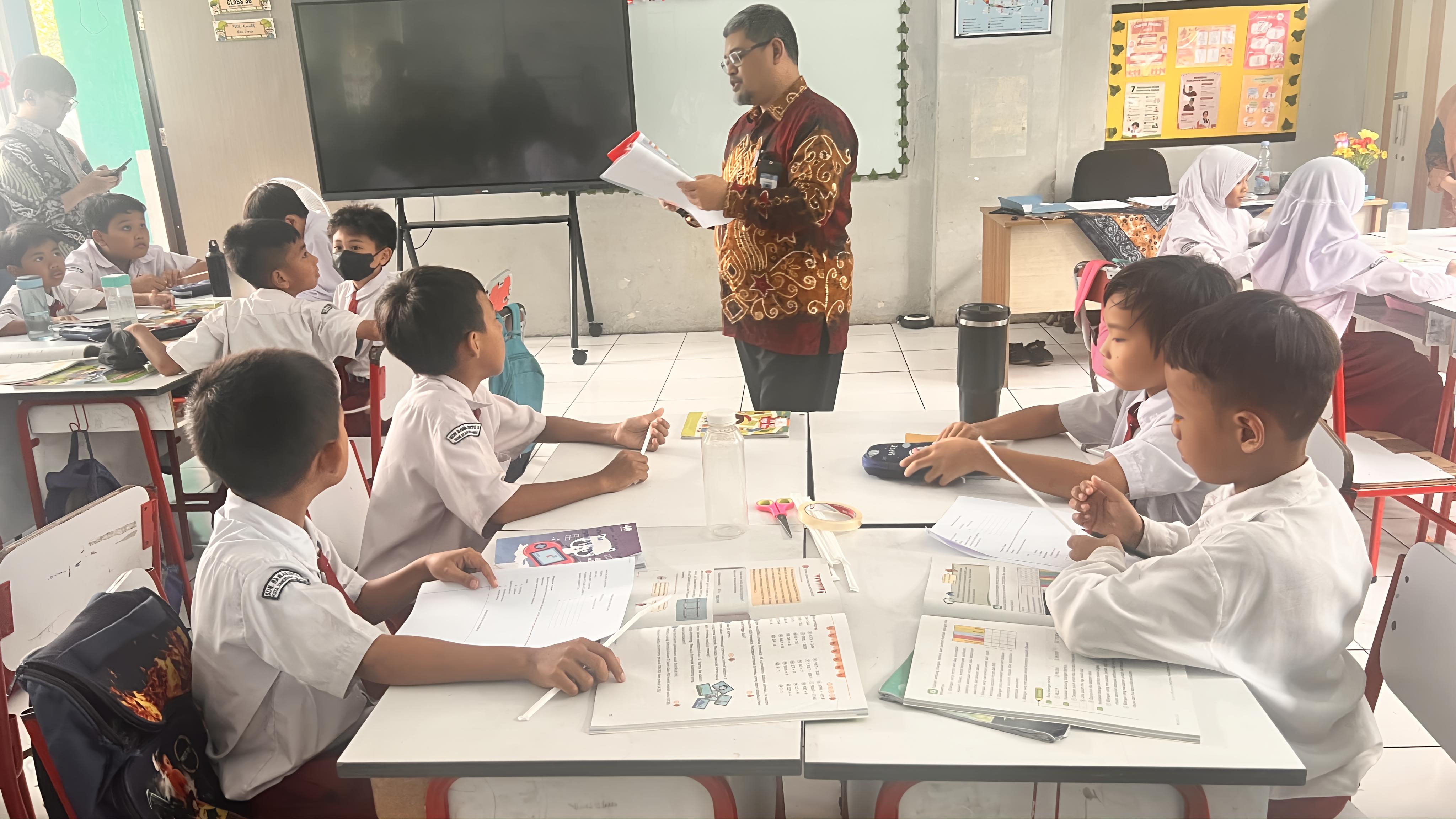 Kemendikdasmen Siapkan Anugerah Guru Indonesia saat Puncak Bulan Guru