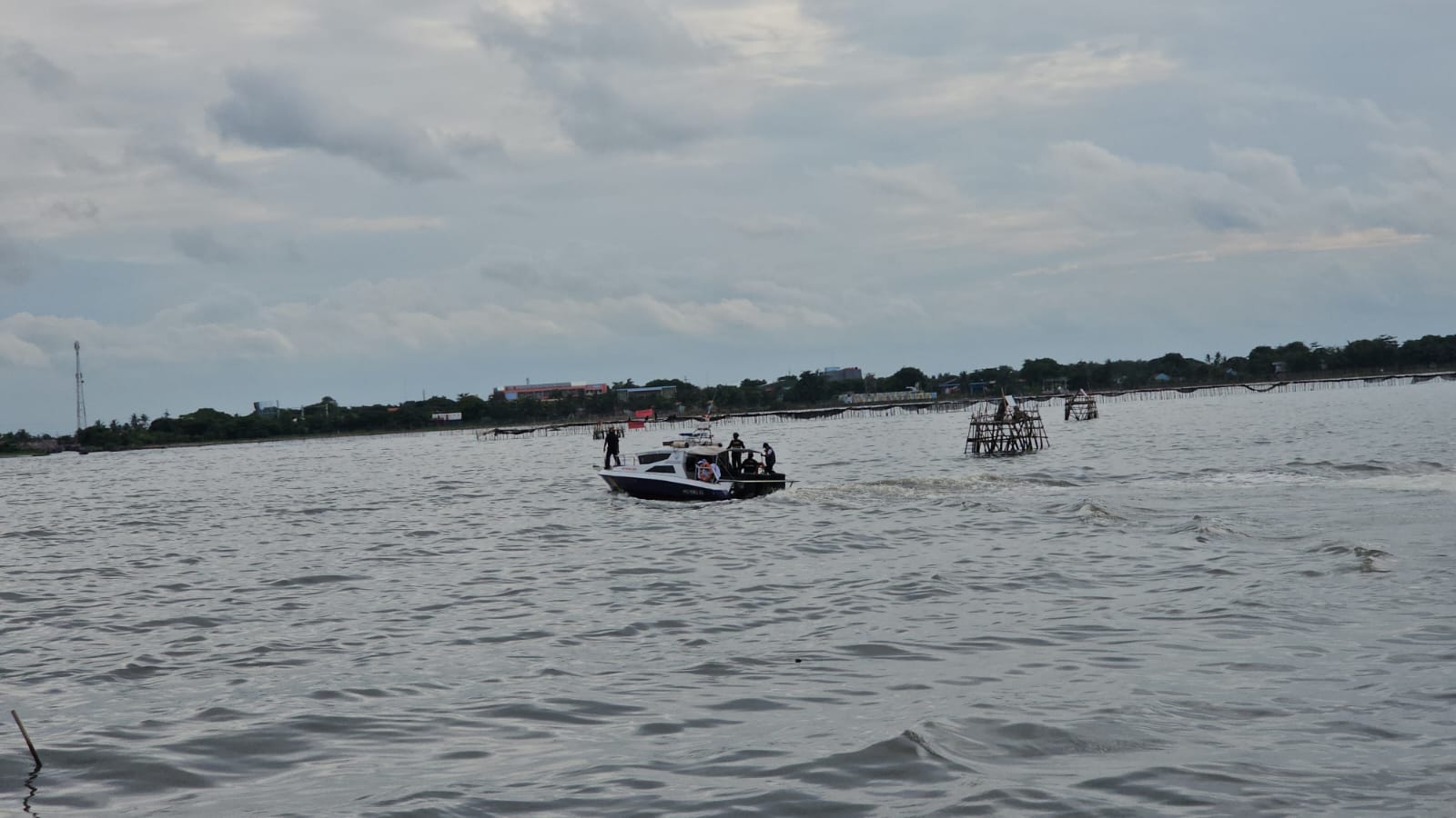 Tak Berizin, Proyek Pagar Laut Misterius di Pesisir Tangerang Disegel KKP! 