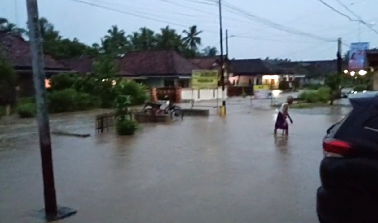 3 Warga Kota Bandar Lampung Terseret Banjir Besar, 2.371 KK Terdampak