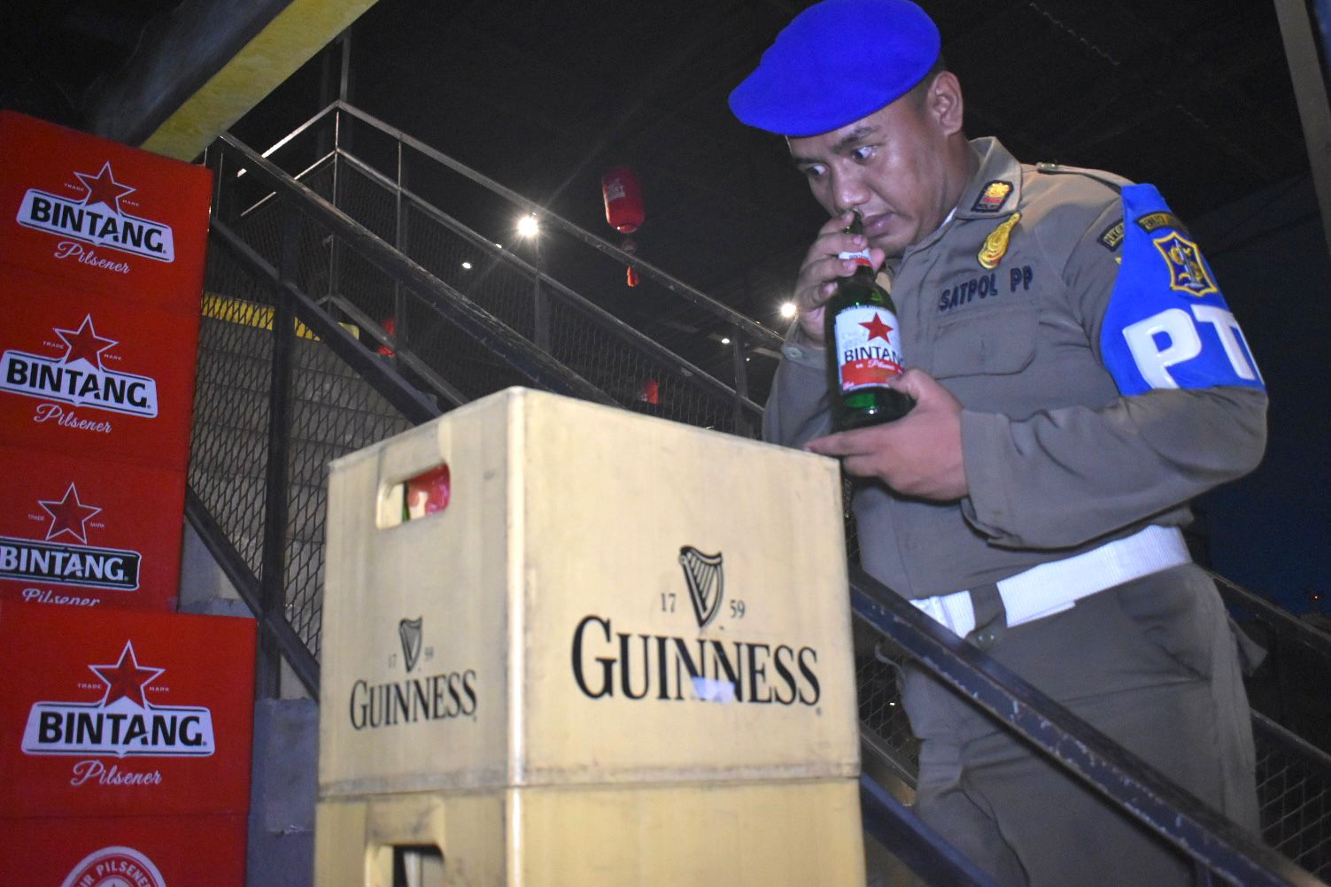 Sajikan Mihol Pakai Teko, Dua Restoran di Surabaya Disegel Satpol PP