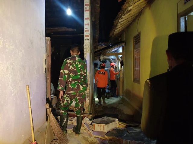 Dampak Gempa M6,4, Ratusan Rumah Rusak di Jateng dan Jatim