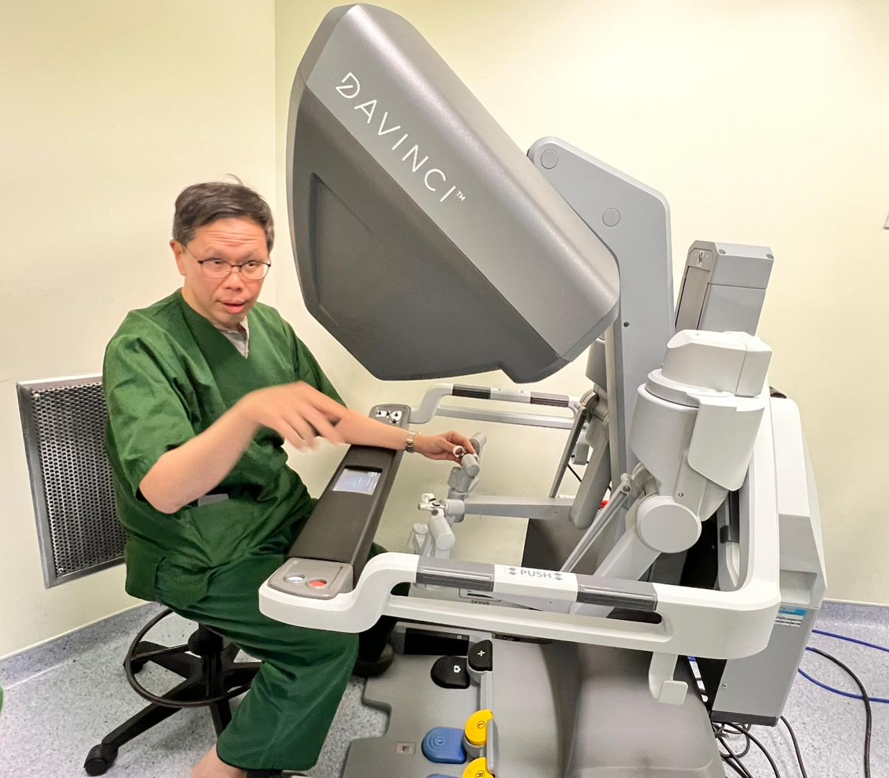 Operasi Uro-onkologi Modern dengan Robot da Vinci Xi Tanpa ke Luar Negeri