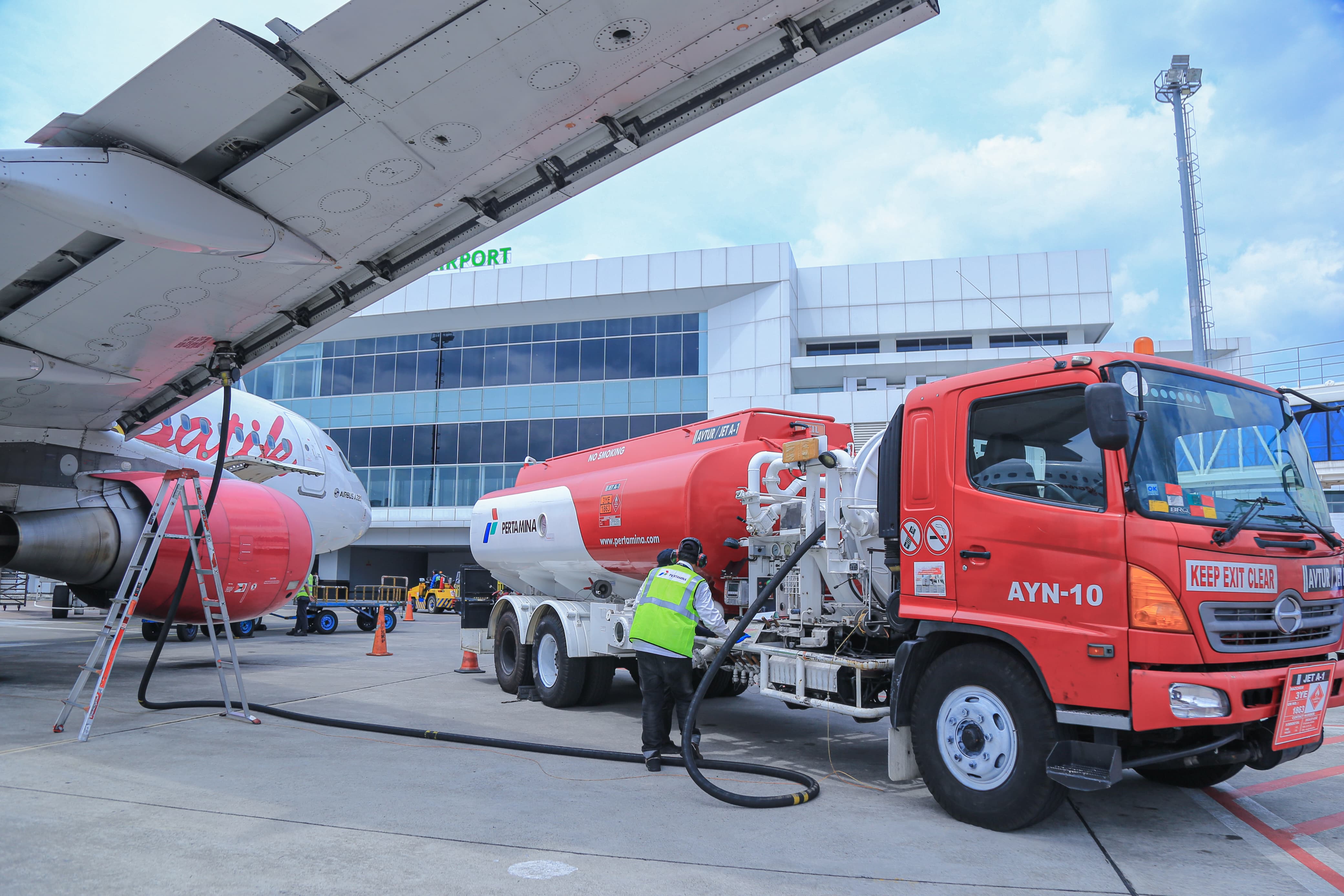 Dukung Penurunan Harga Tiket Pesawat,Pertamina Turunkan Harga Avtur Di 37 Bandara 