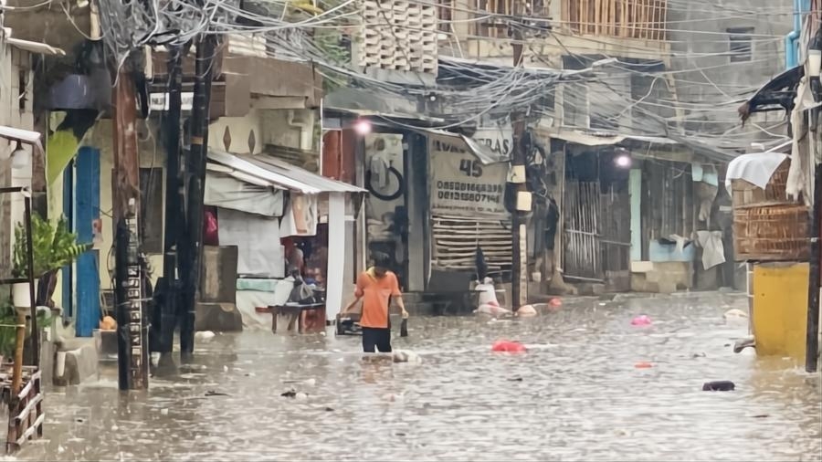 Hujan Lebat Semalaman, 16 RT dan 10 Ruas Jalan di Jakarta Terendam Banjir