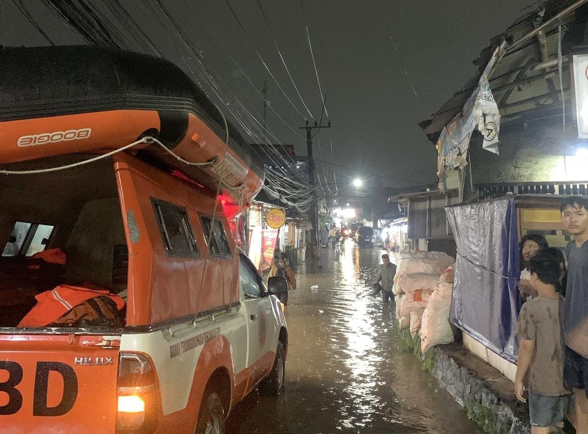 Tim SAR Gabungan Berhasil Temukan Korban Hilang Banjir Cisarua, Bogor, Sedang di Pinggir Sungai Saat Kejadian