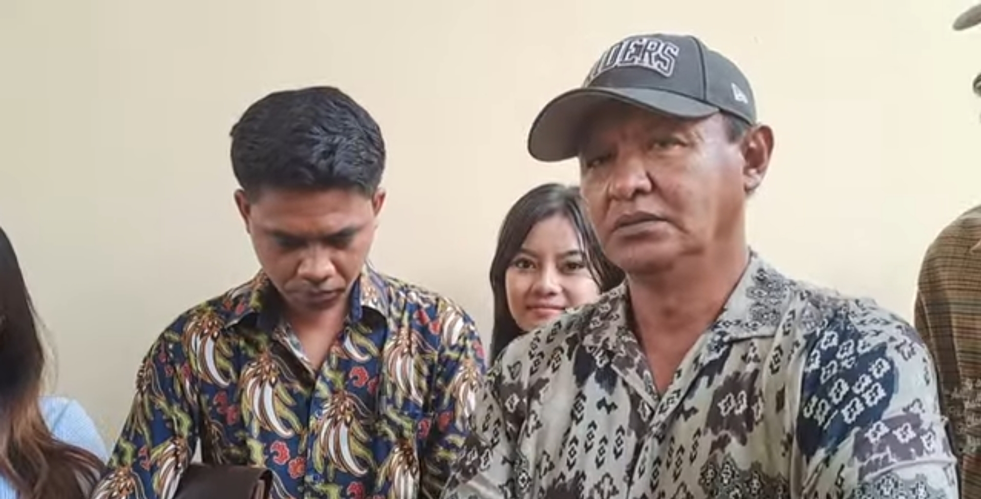 Ayah Vadel Badjideh Tantang Nikita Mirzani Bawa 20 Tukang Robohkan Rumah: Jangan Asal Ngomong Aja!