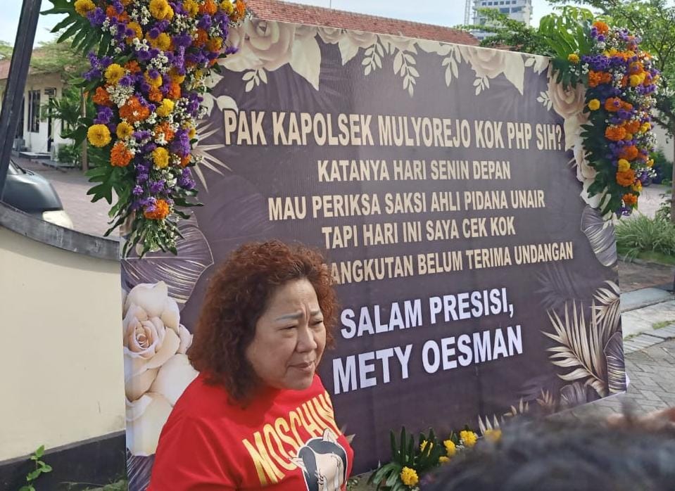 Karangan Bunga Mety Oesman Untuk Polsek Mulyorejo, Kapolrestabes Surabaya Turun Gunung