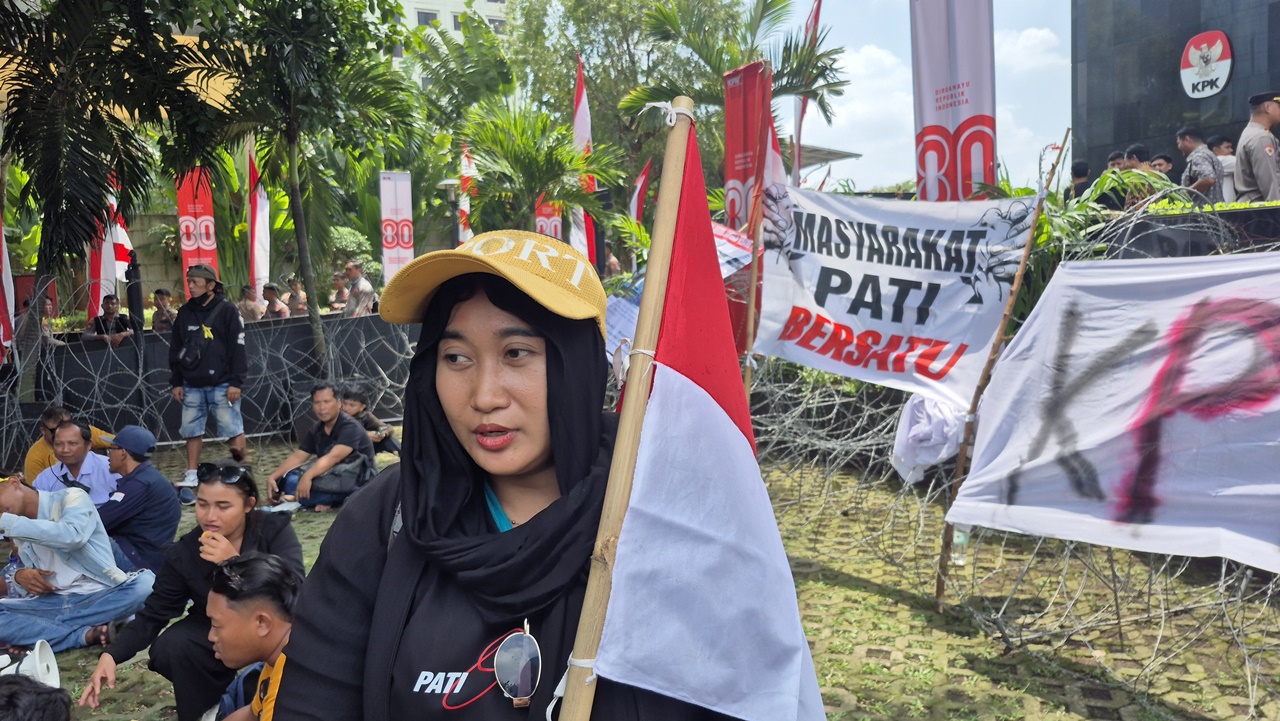 Warga Pati Mulai IRT hingga Lansia Ikut Demo ke Gedung KPK, Minta Bupati Sudewo Ditangkap