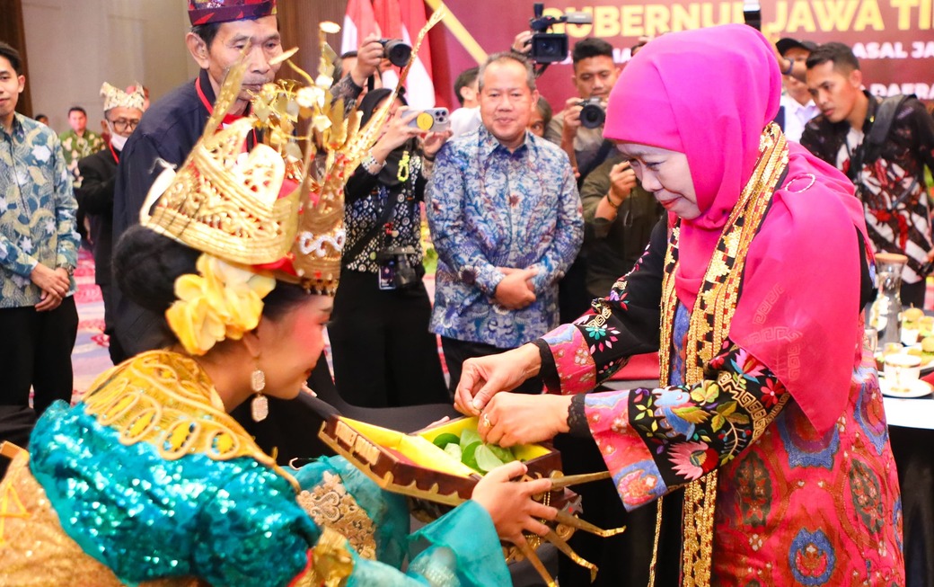 Kunjungi Warga Lampung asal Jatim, Khofifah Ajak Masyarakat Guyub Rukun Penuh Persaudaraan dan Persatuan