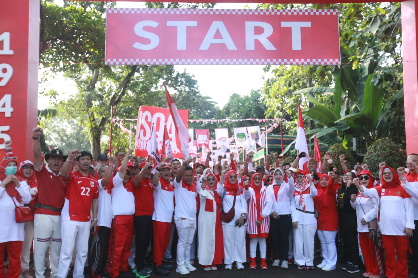 Jalan Sehat Qutubul Amin Depok Sambut HUT Ke-80 RI 