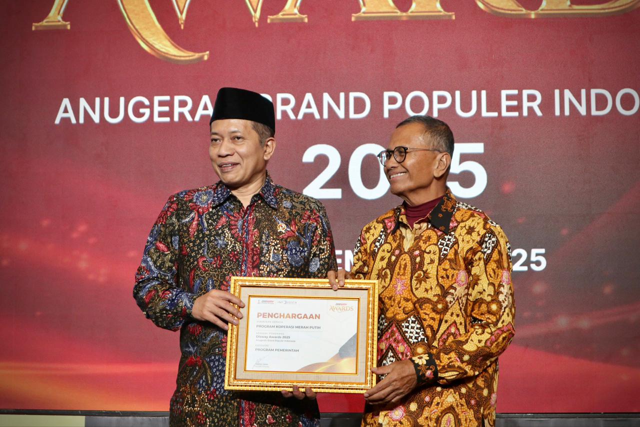 Program KDKMP Jadi Program Pemerintah Terpopuler, Menteri Ferry Raih Disway Awards 2025