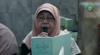 Viral Detik-detik Ustazah Meninggal saat Pimpin Baca Alquran di Masjid Tebet Jaksel