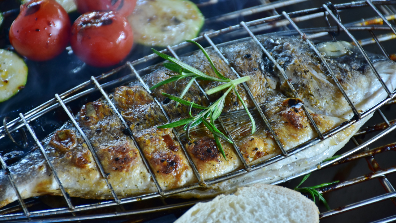 Cara Bakar Ikan Fillet dan Ikan Utuh agar Cepat Matang untuk Sajian Tahun Baru, Anti Hancur dan Tidak Lengket!
