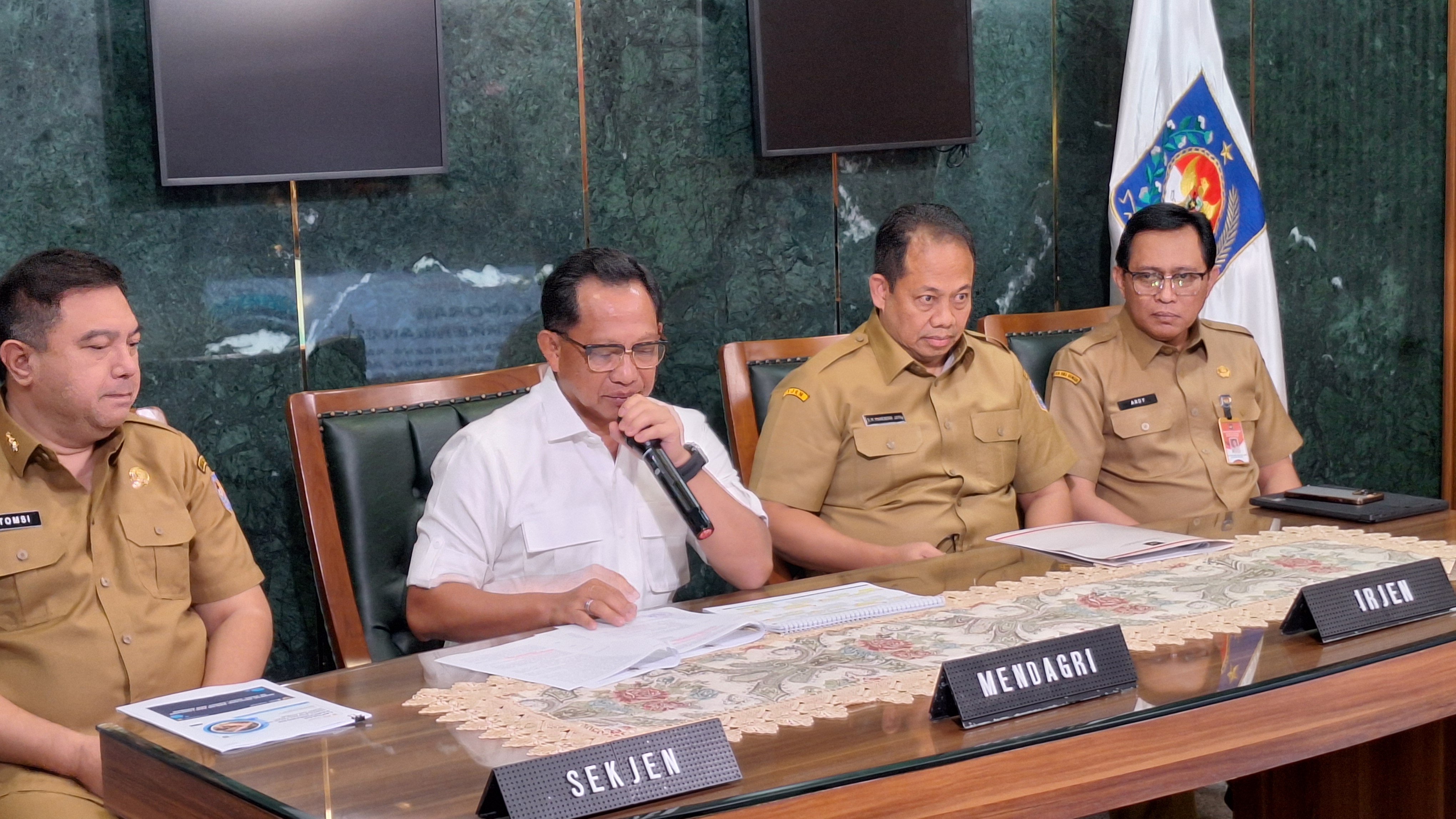 Mendagri: Bupati Aceh Selatan Nekat Pergi Umrah karena Nazar