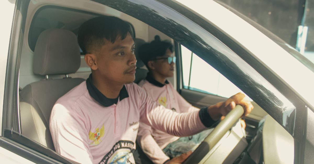 Senyuman Siswa Hilangkan Penat dan Lelah Driver MBG