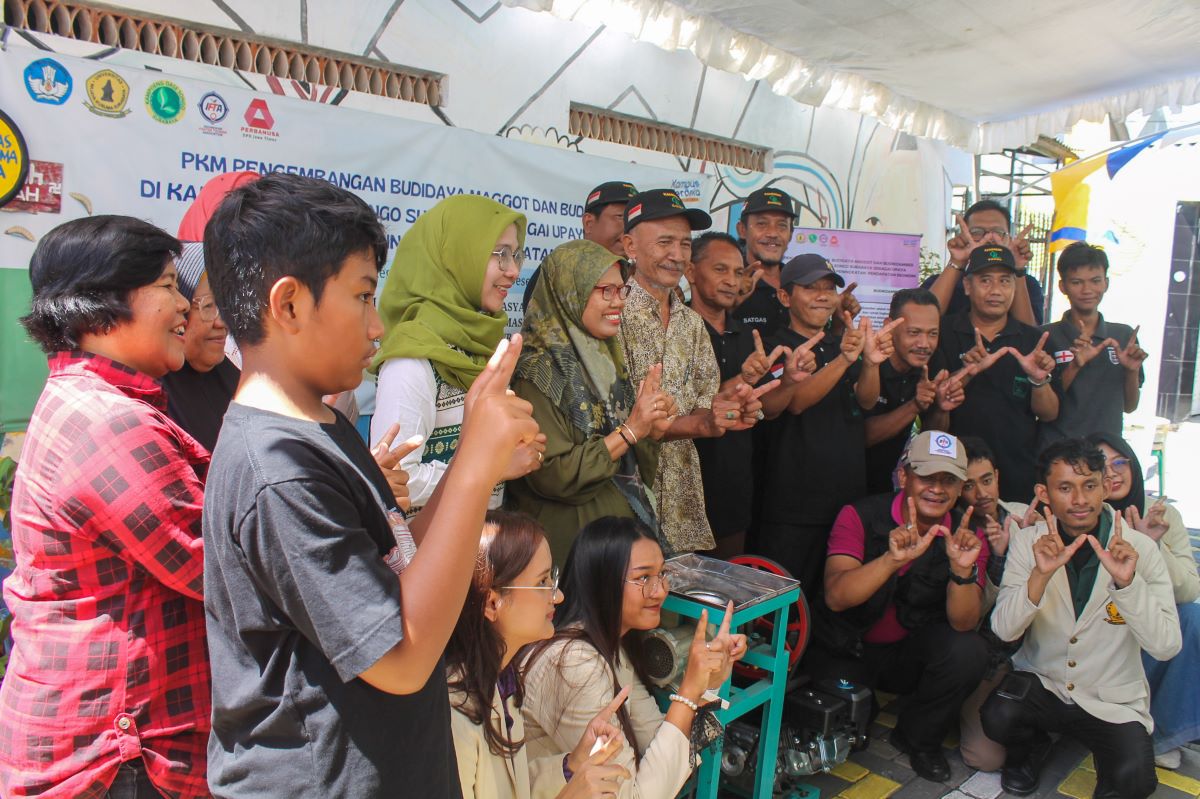 PKM UWKS Di Kampoeng Oase Songo, Kelola Maggot dan Budikdamber Lele untuk Ketahanan Ekonomi