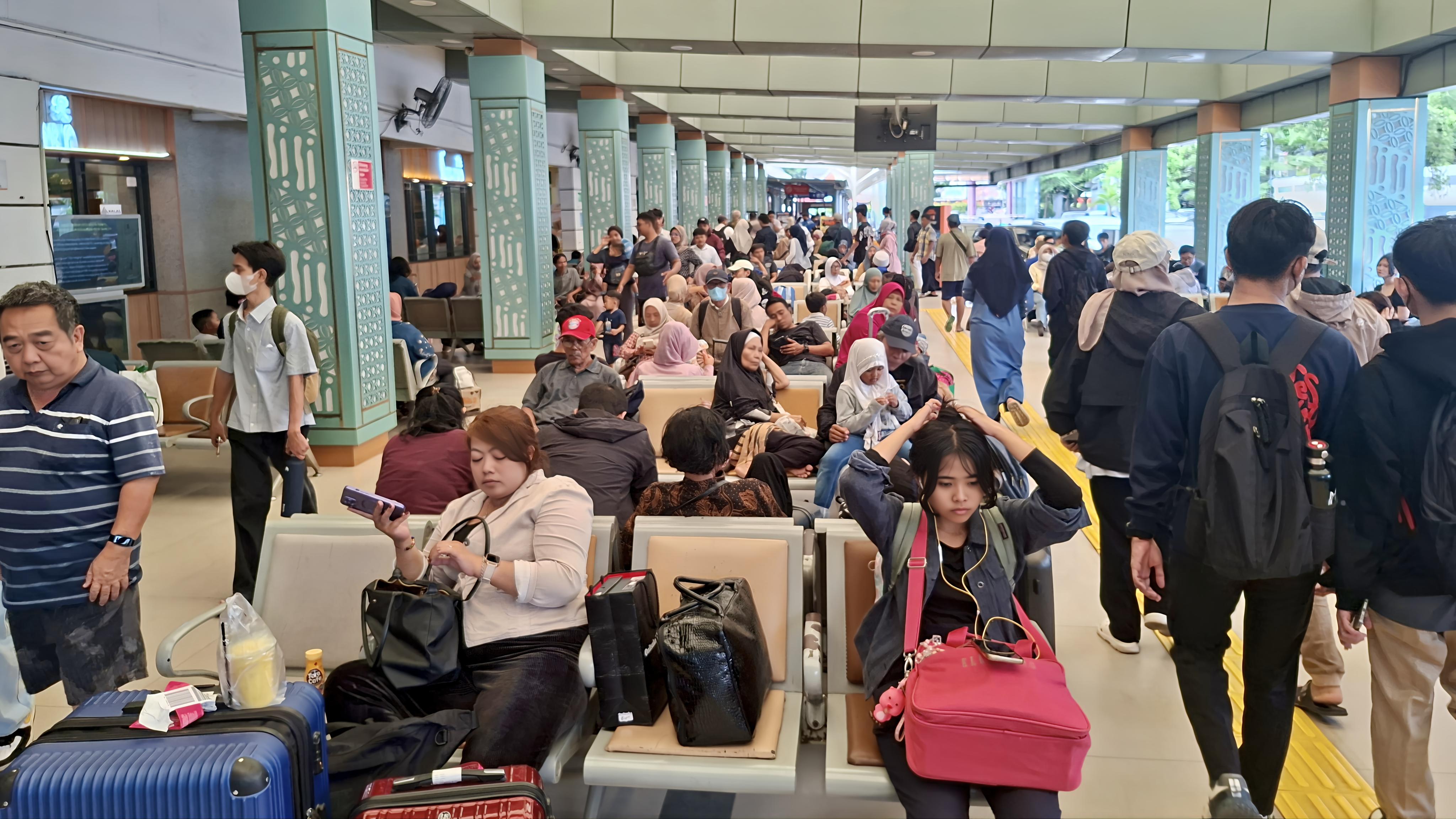 Nataru Makin Dekat, Stasiun Pasar Senen dan Gambir Padat: Okupansi Penumpang Tembus 92 Persen