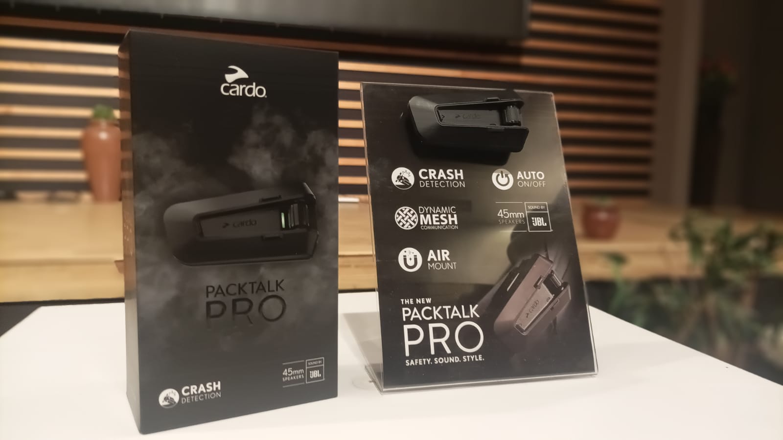 Intercom Cardo Packtalk Pro Resmi Dijual di Indonesia, Sudah Ada Auto On/Off dan Crash Detection