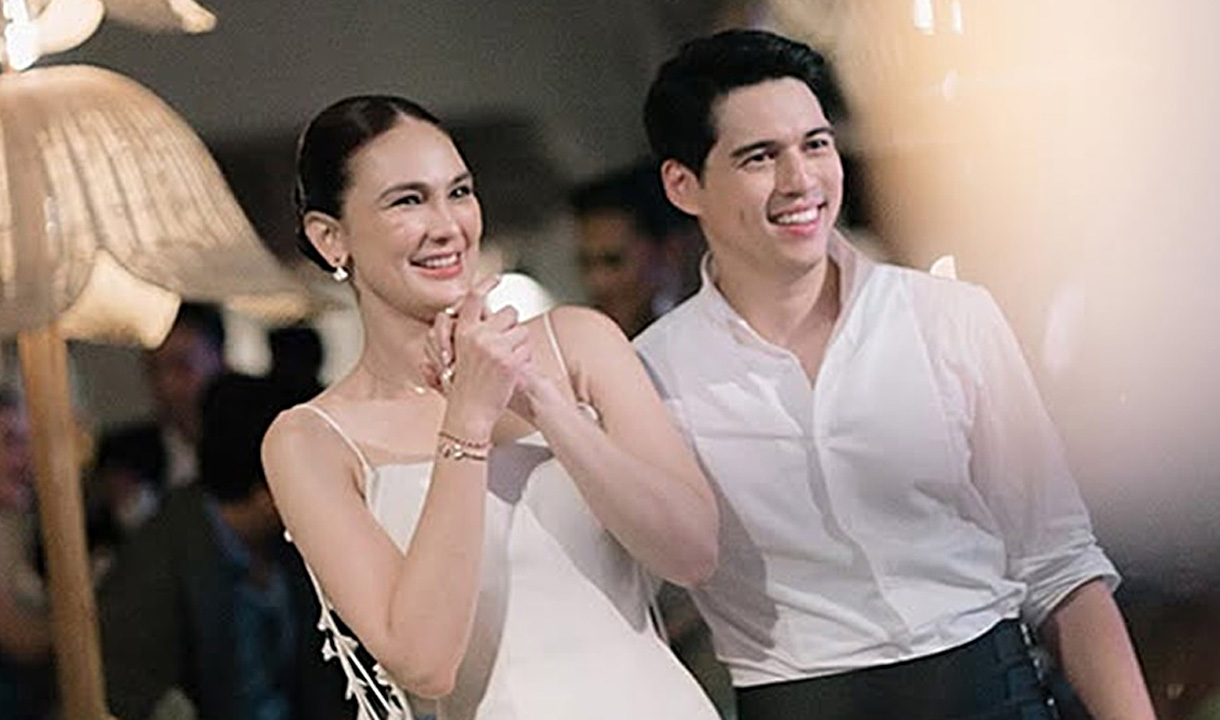 Haru! Luna Maya Ungkap Alasan Pakai Gaun Pengantin dengan Lukisan Wajah Sang Ayah 