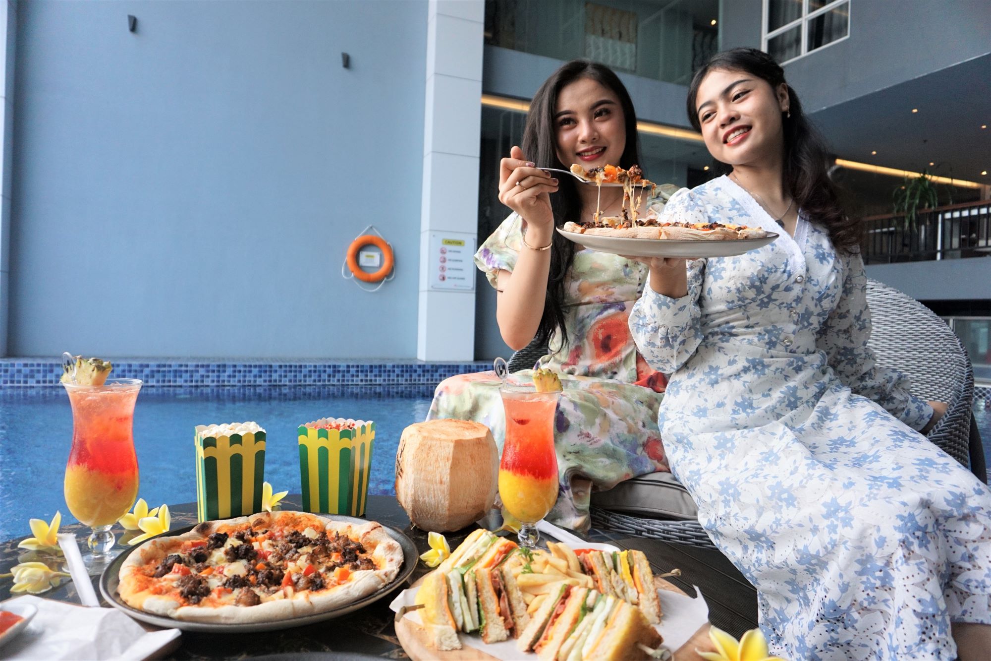 Pizza Buntut Bakar dan Tropical Darmo Mixo di Grand Swiss Bel-Hotel Darmo