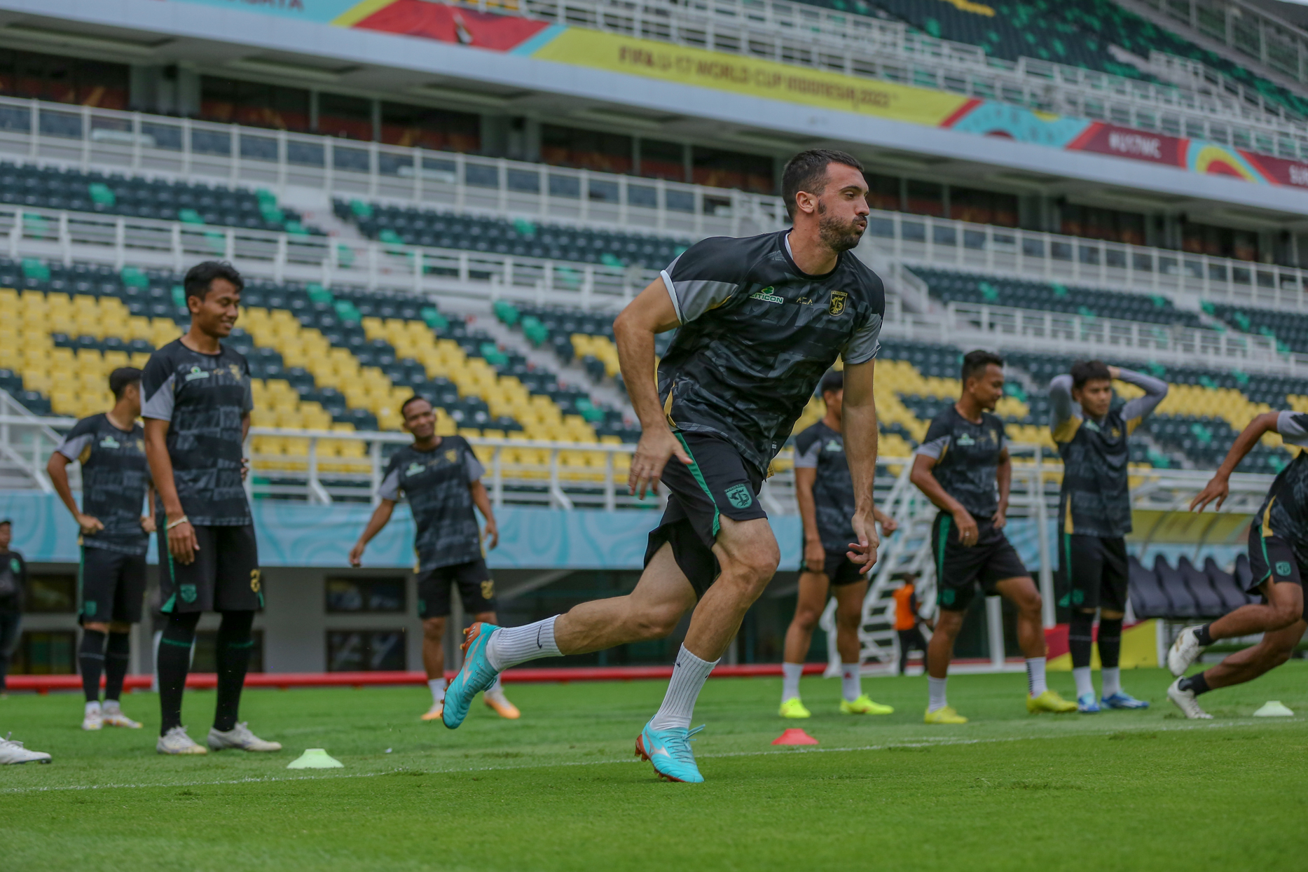 Persebaya Sering Kebobolan di Babak Kedua, Ini Tanggapan Bijak Paul Munster