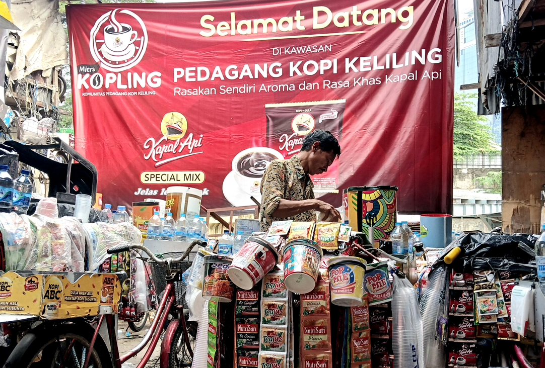 Intip Markas Komunitas Pedagang Kopi Starbucks Keliling 'Starling' di Jakarta Pusat