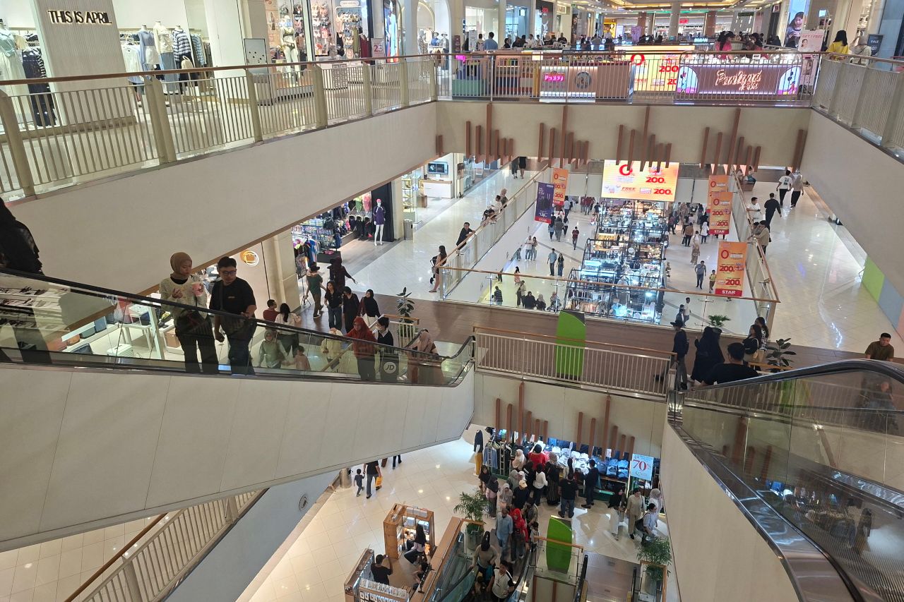 Liburan ala Warga Bekasi Ajak Keluarga Tercinta 'Ngemall', Summarecon Mall Bekasi Membludak! 