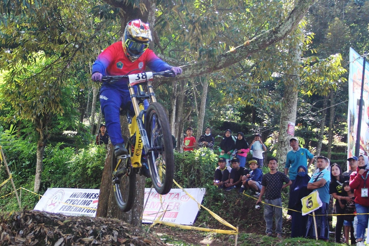 Malang dan Blitar Rebut Emas Downhill