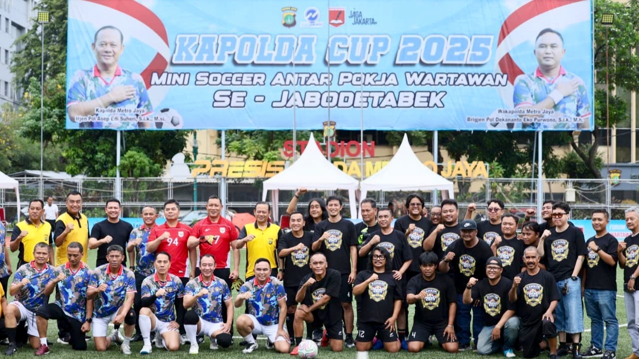 Irjen Asep Edi Main Mini Soccer Bareng Wartawan di Kapolda Cup 2025, Perkuat Sinergi Polri-Media