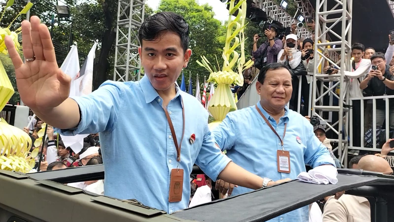 Naik Mobil Pindad Maung, Prabowo-Gibran Tiba Di KPU 