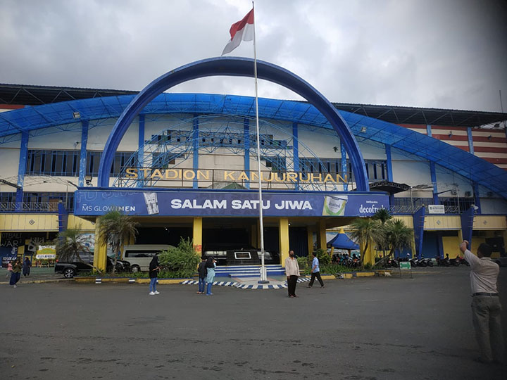 Presiden Jokowi Akan Runtuhkan dan Bangun Ulang Stadion Kanjuruhan