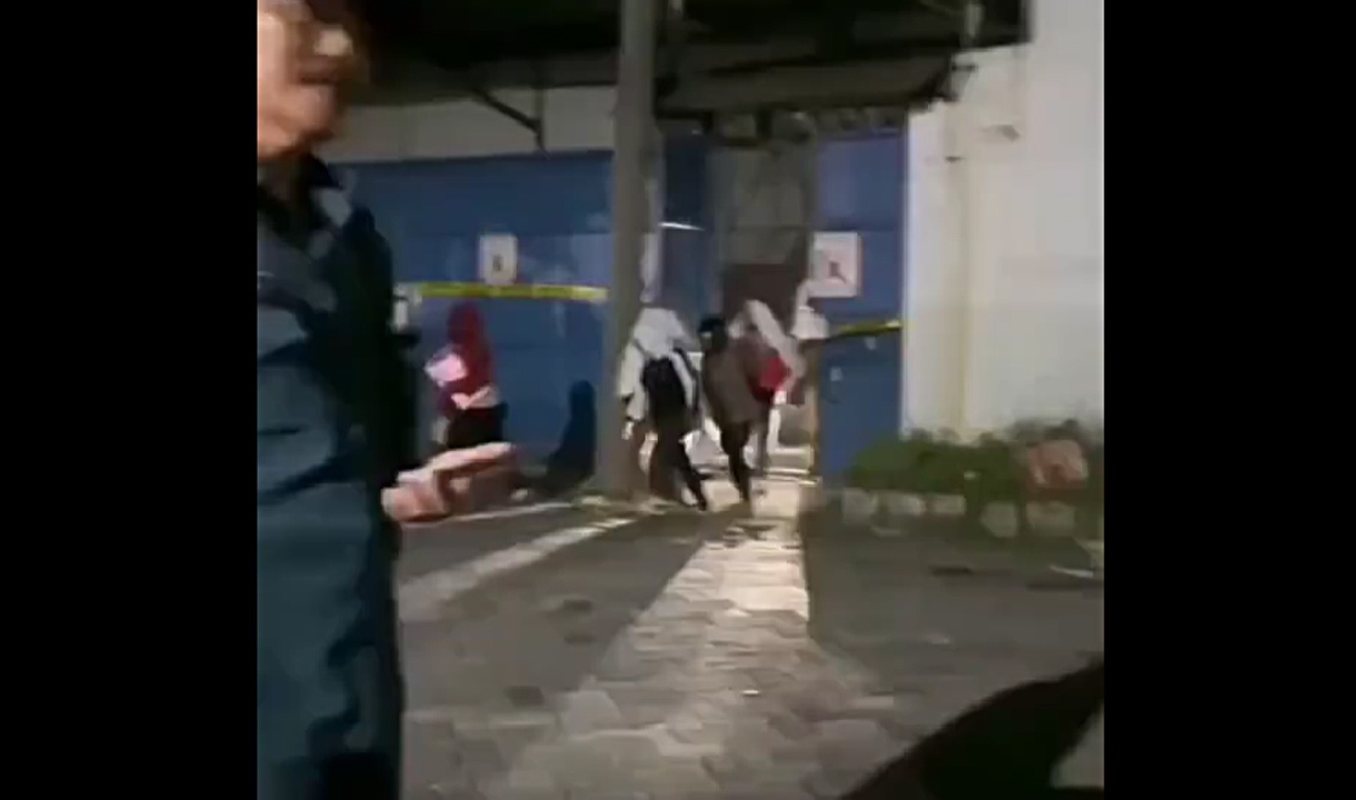 Sentoso Seal Bongkar Segel Pemda Surabaya dan Tetap Beroperasi, Netizen: Hukum Tak Dihargai Lagi!