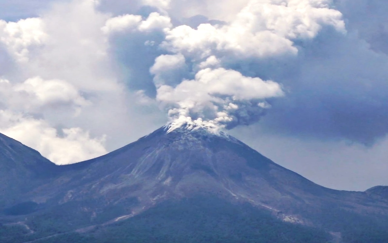 Gunung Lewotobi Laki-Laki Erupsi Lagi, Masyarakat di Radius 7 Km Dilarang Beraktifitas