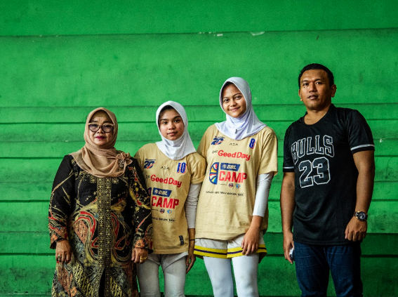 Kisah Inspiratif  DBL Camp 2024: Kepsek dan Guru SMA Adabiah 2 Padang Dukung Langsung Najya dan Gita di Jakarta
