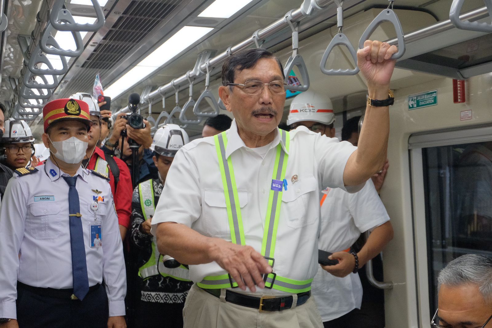 Driverless LRT INKA Sudah 96 Persen, Luhut Sangat Puas