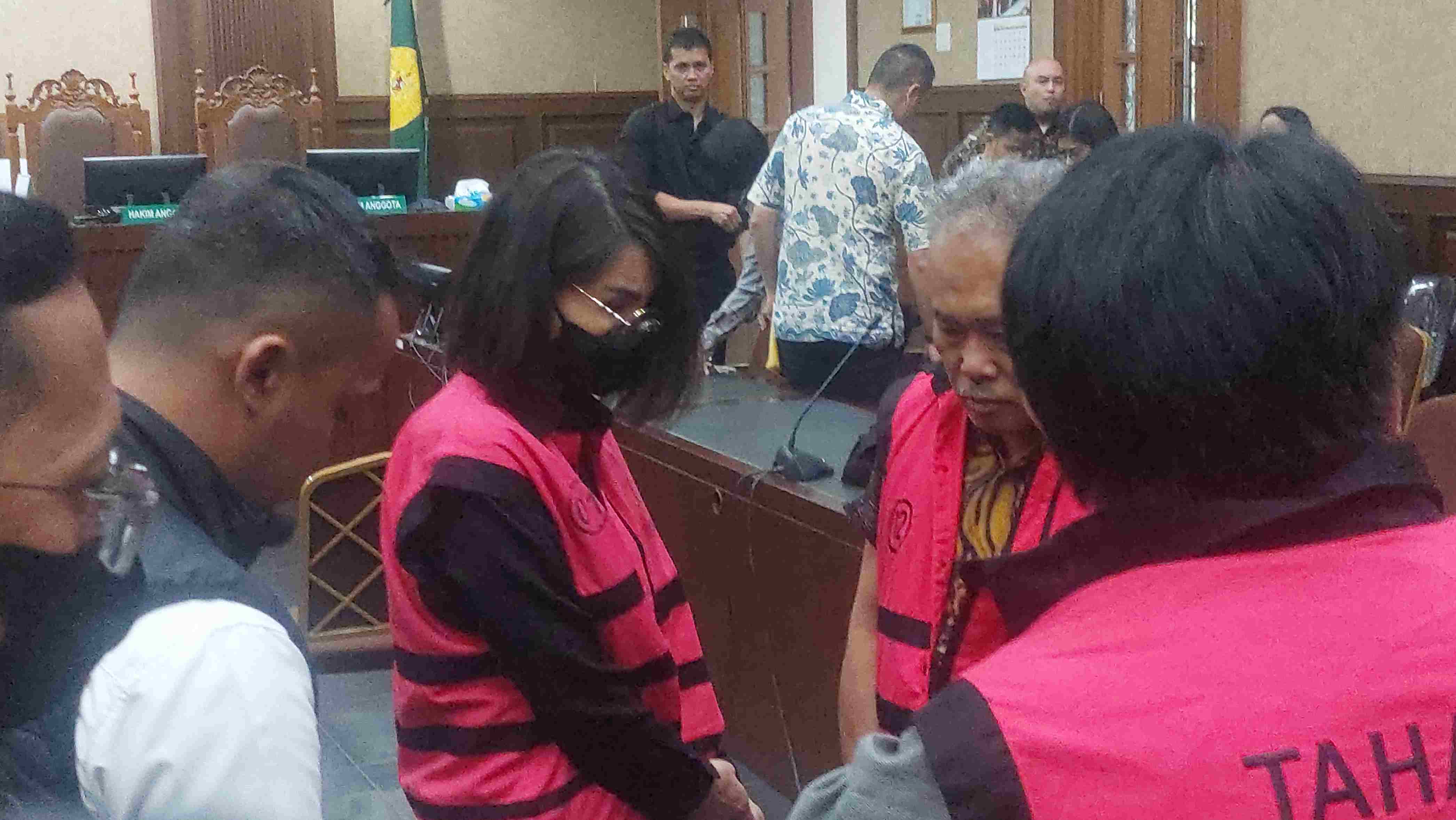 Ibunda Pingsan Dua Kali saat Helena Lim  Divonis 5 Tahun Penjara Plus Denda Rp750 Juta: Mana Anakku?