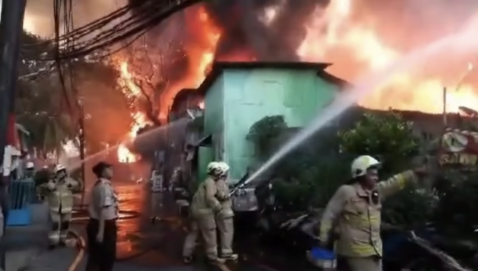 Petaka Bakar Sampah Sembarangan, 124 Rumah Habis Terbakar di Jakarta Selatan