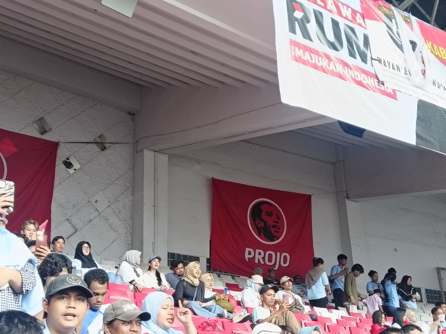 Bendera 'Projo' Terbentang di Kampanye Akbar Prabowo-Gibran