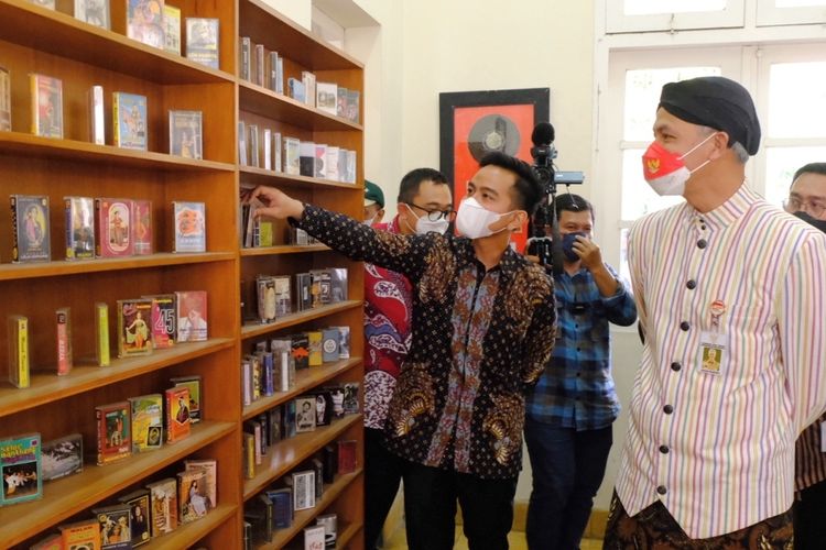 Gibran dan Prabowo Jalan Santai di Makassar