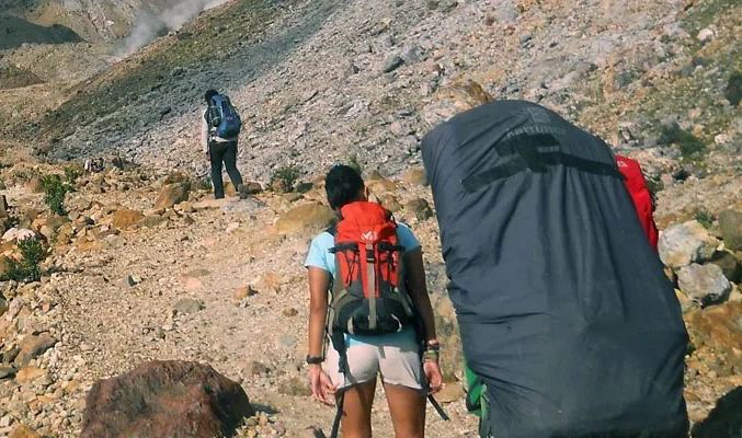 Tip Mendaki Gunung Ala Film Petaka Gunung Gede