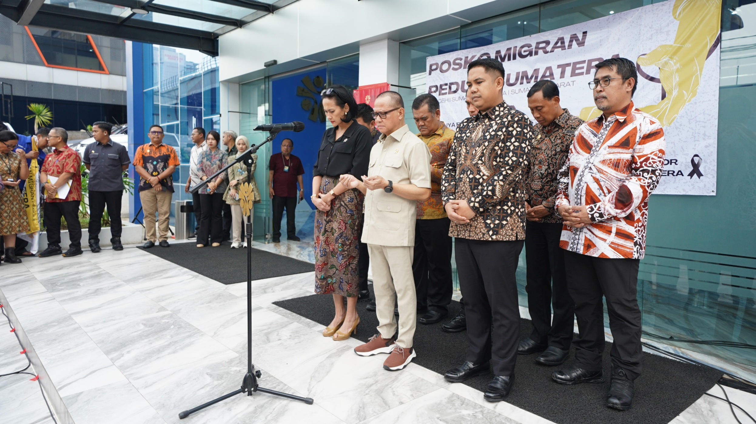 Respons Sigap! Kementerian P2MI Salurkan Bantuan Makanan dan Perahu Karet untuk Warga Terdampak Banjir