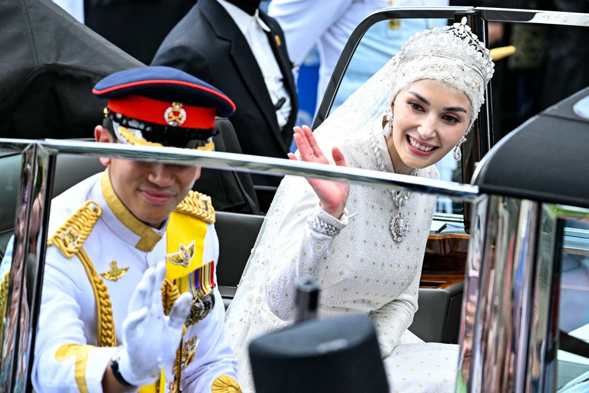 Pangeran Abdul Mateen-Anisha Rosnah Diarak, Ada Es Krim Gratis dan Aneka Minuman