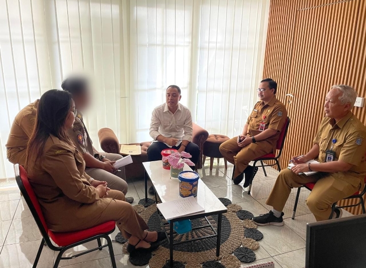Sidak Kelurahan, Eri Temukan Pungli Pengurusan Adminduk